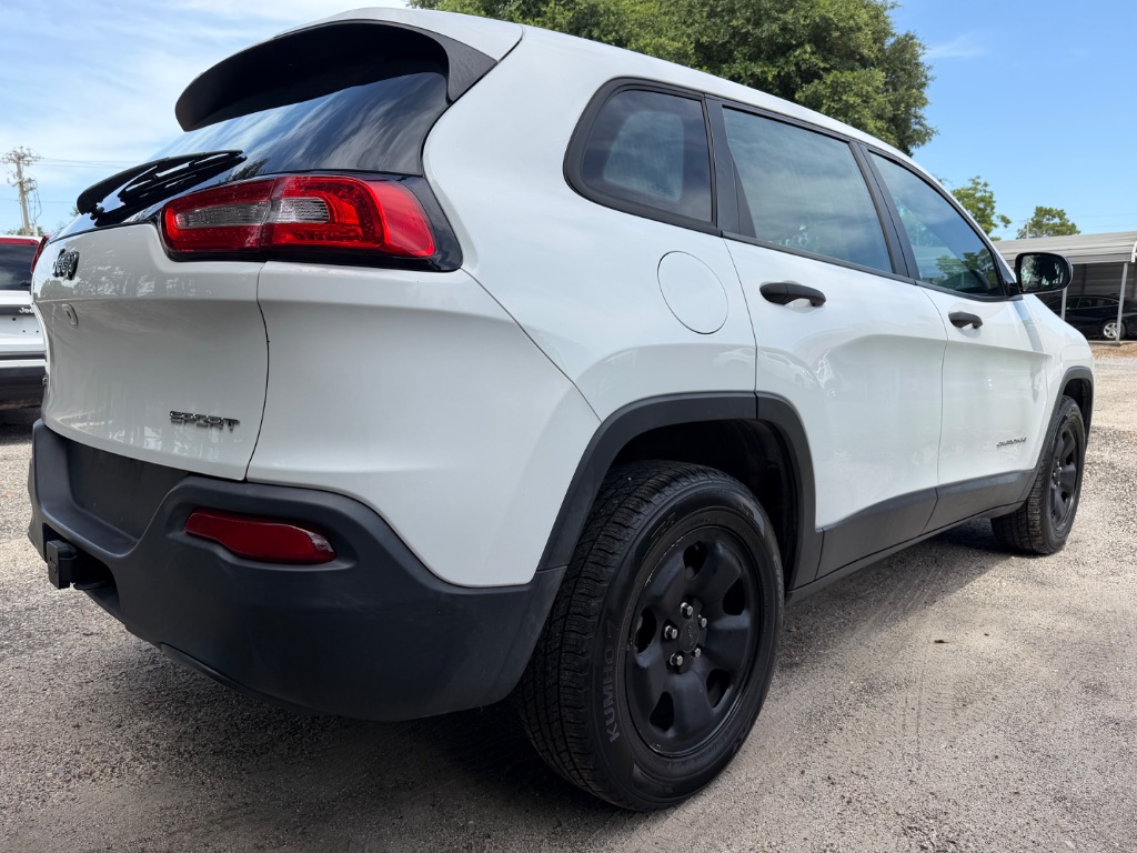 2015 Jeep Cherokee - $8,900