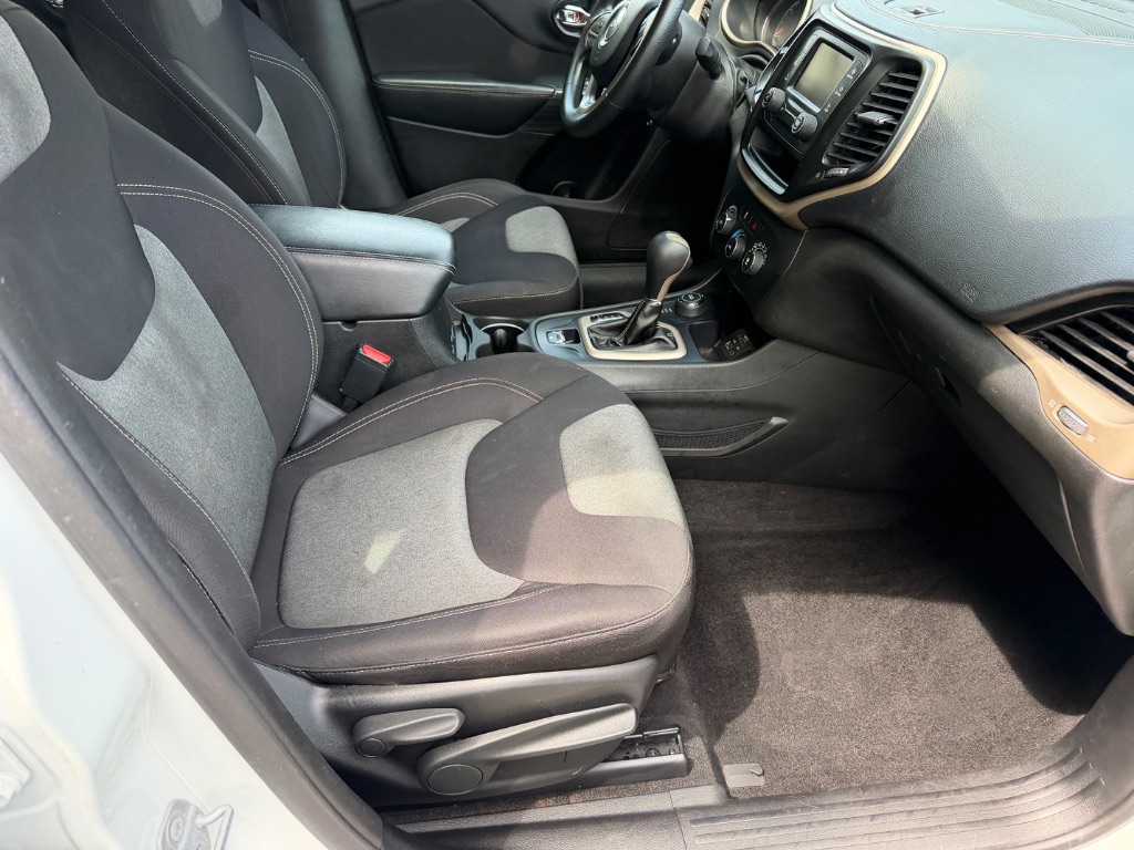 2015 Jeep Cherokee - $8,900