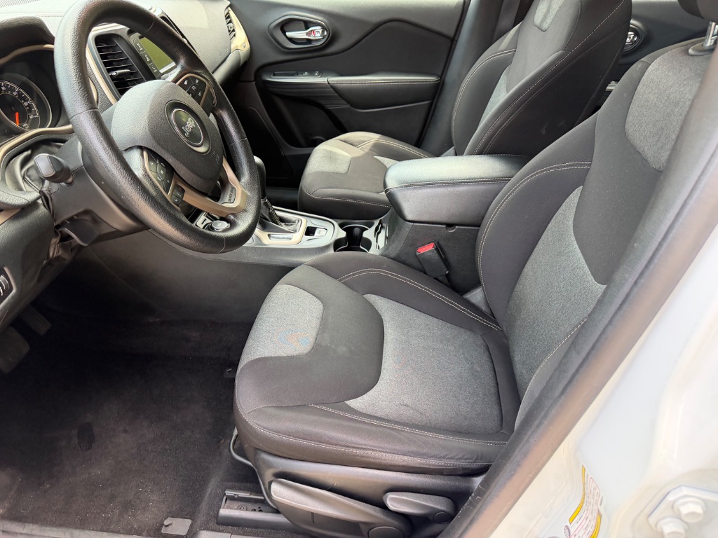 2015 Jeep Cherokee - $8,900