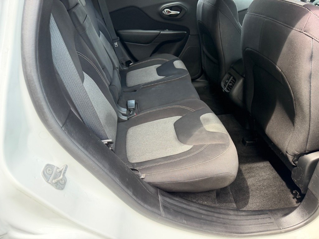 2015 Jeep Cherokee - $8,900