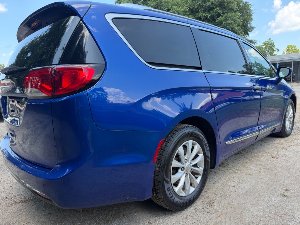 2019 Chrysler Pacifica - $10,900