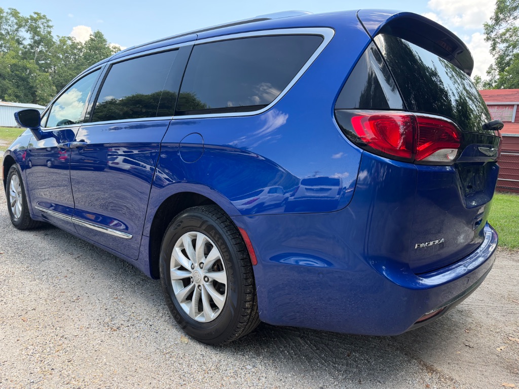 2019 Chrysler Pacifica - $10,900
