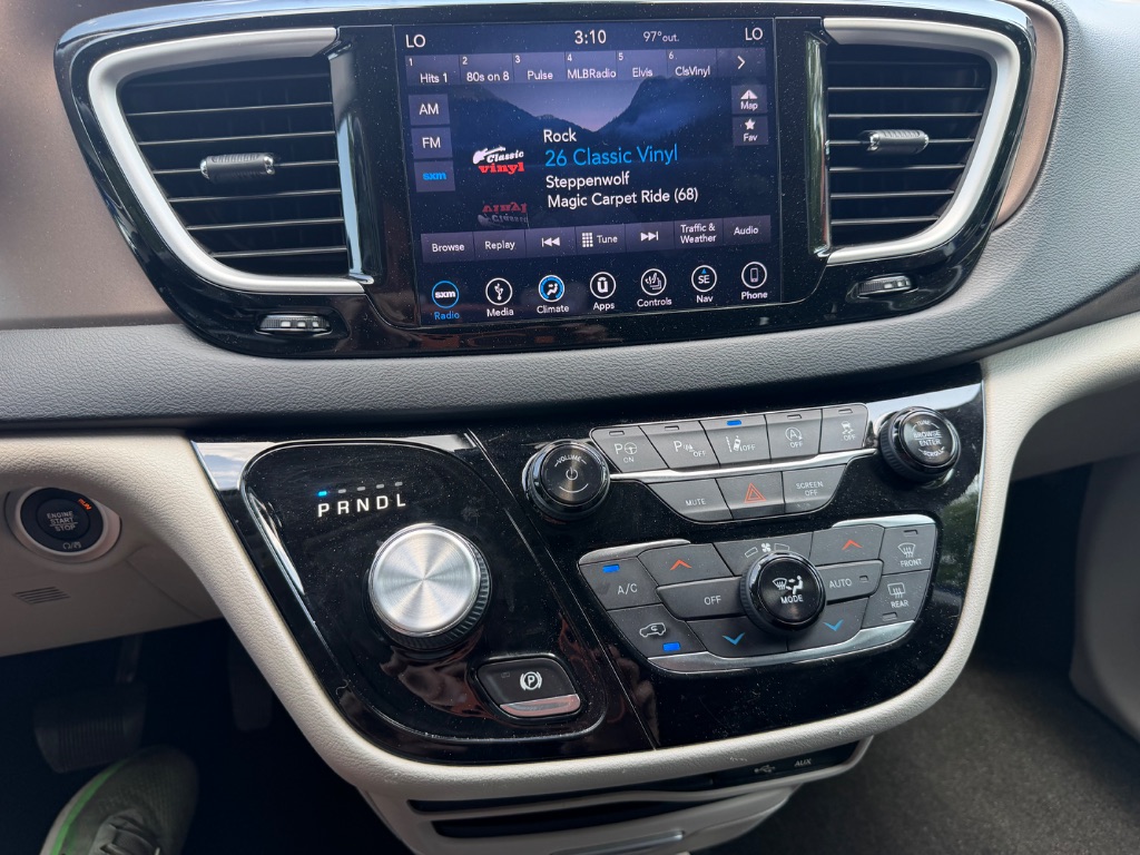 2019 Chrysler Pacifica - $10,900