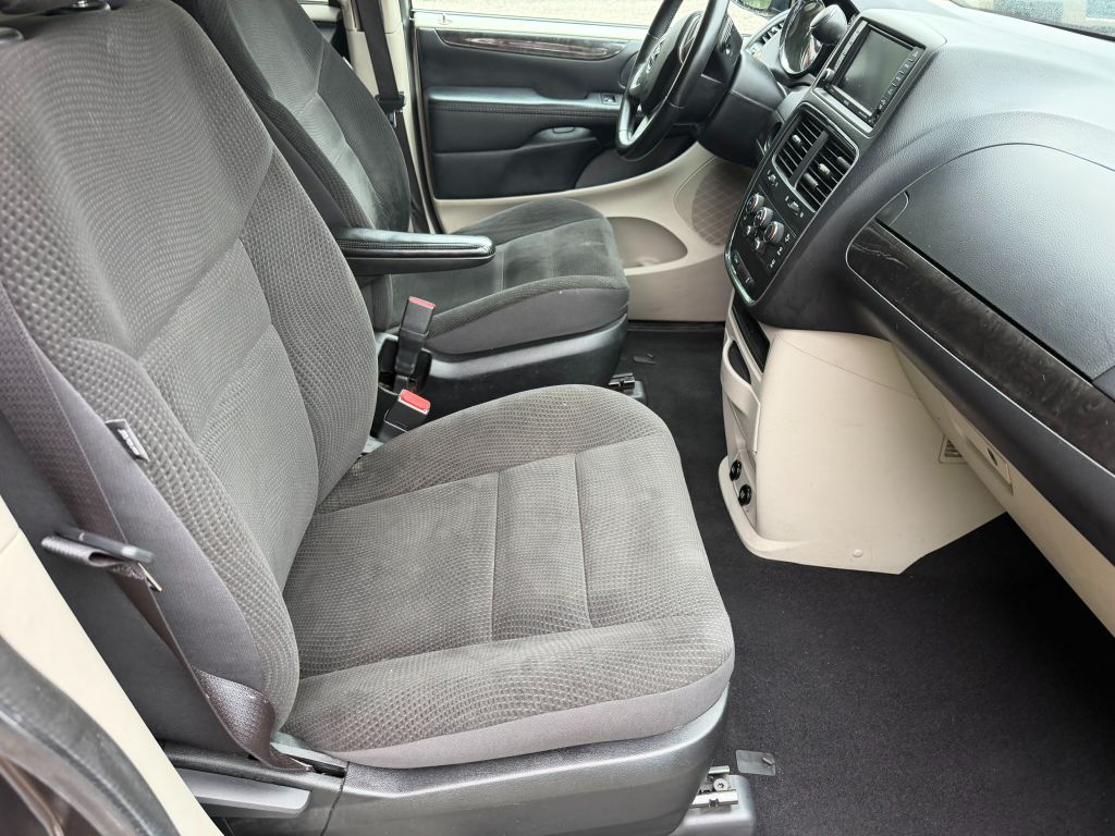 2017 Dodge Grand Caravan - $7,500