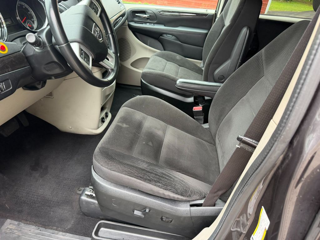 2017 Dodge Grand Caravan - $7,500