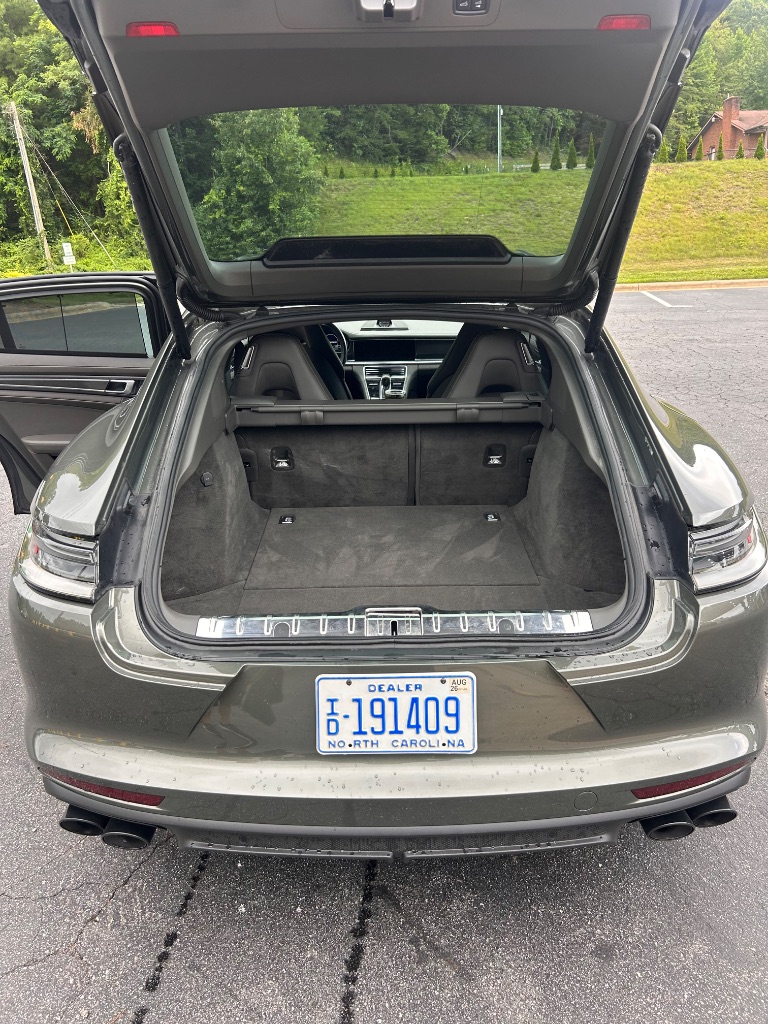 2022 Porsche Panamera
