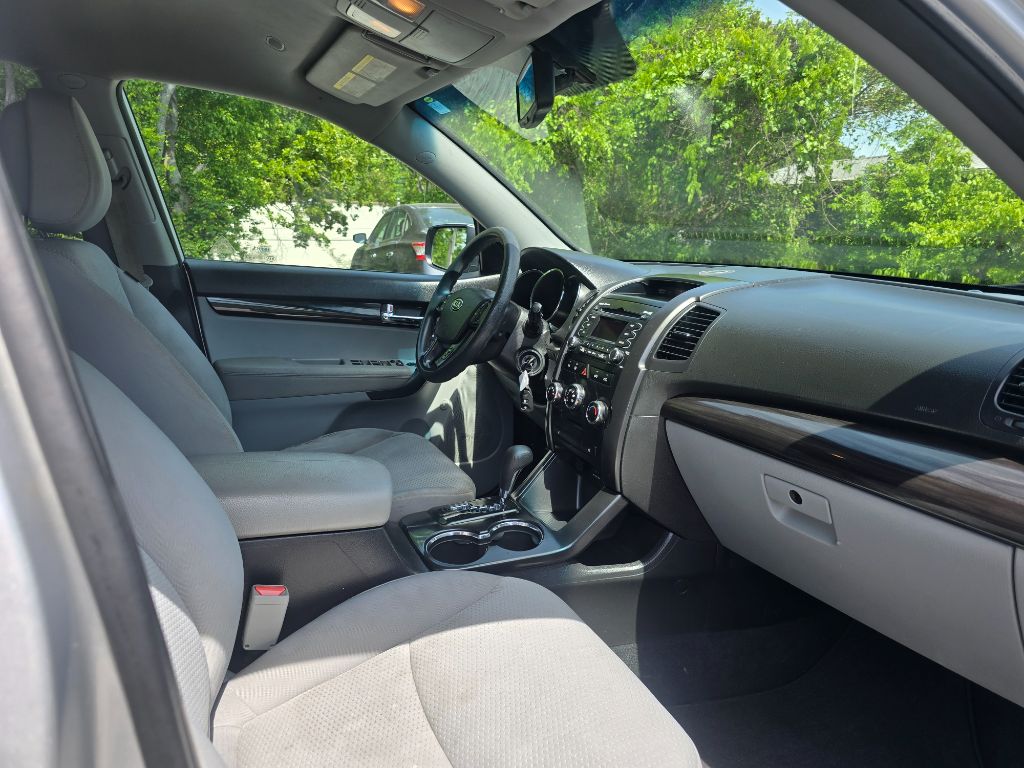 2011 Kia Sorento - $4,400