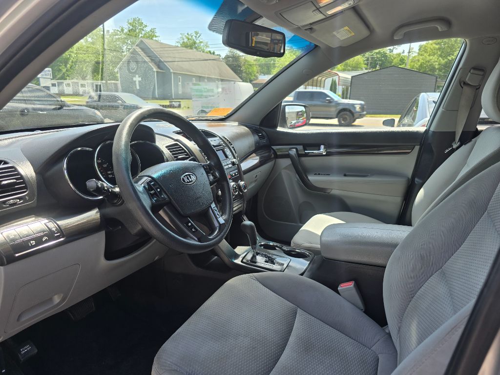 2011 Kia Sorento - $4,400