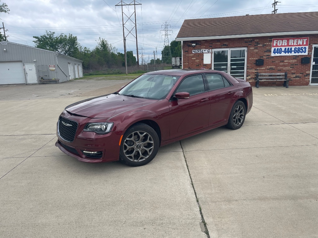 2018 Chrysler 300 - $11,999
