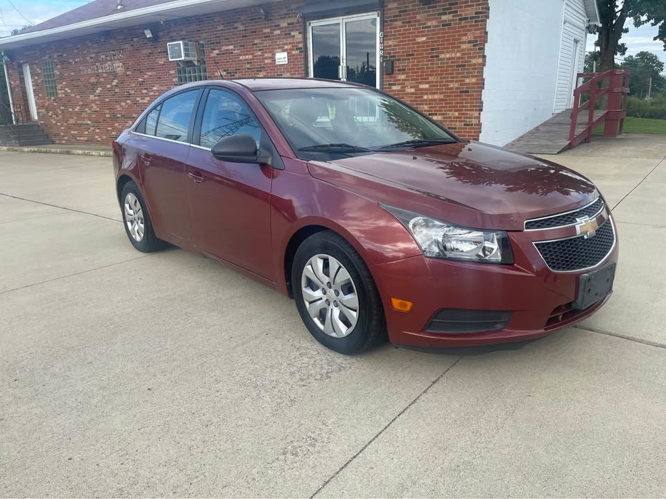 2012 Chevrolet Cruze - $3,000