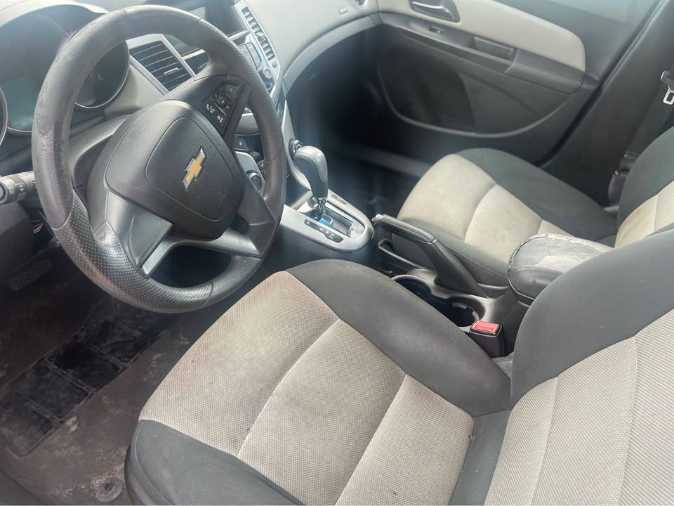 2012 Chevrolet Cruze - $3,000