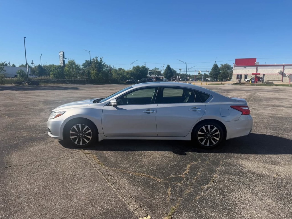 2017 Nissan Altima - $4,550