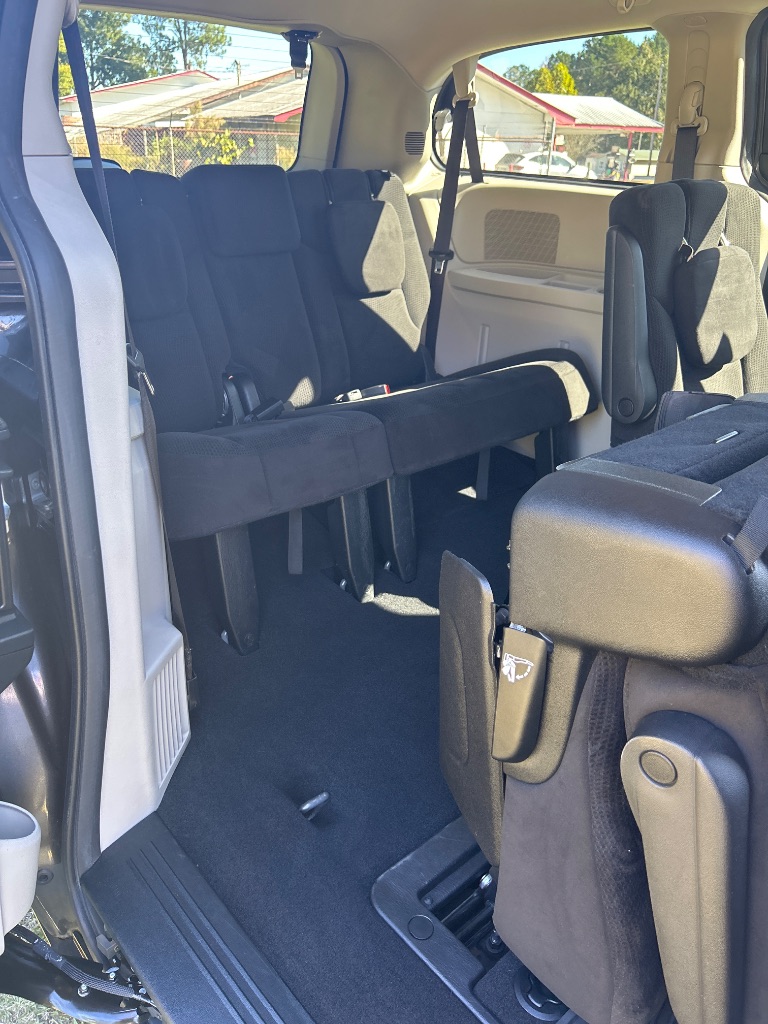 2016 Dodge Grand Caravan - $10,995