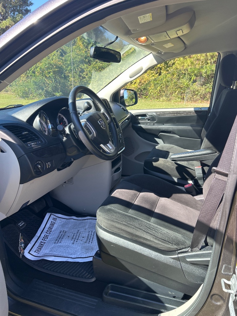 2016 Dodge Grand Caravan - $10,995