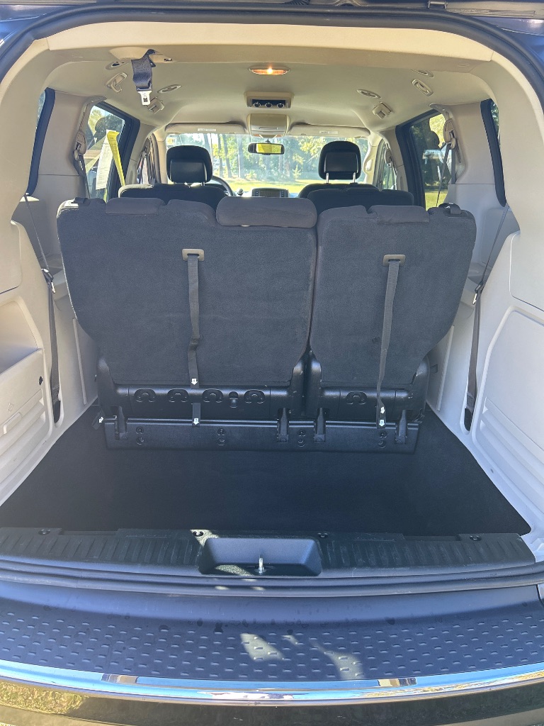 2016 Dodge Grand Caravan - $10,995