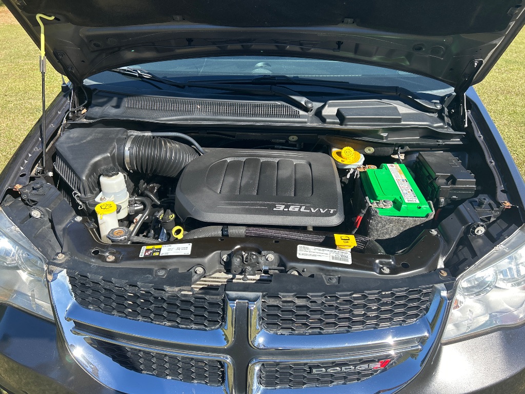 2016 Dodge Grand Caravan - $10,995