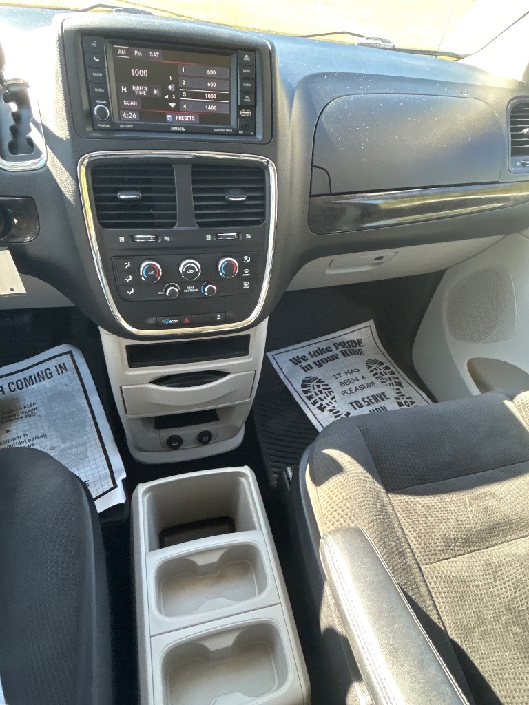 2016 Dodge Grand Caravan - $10,995