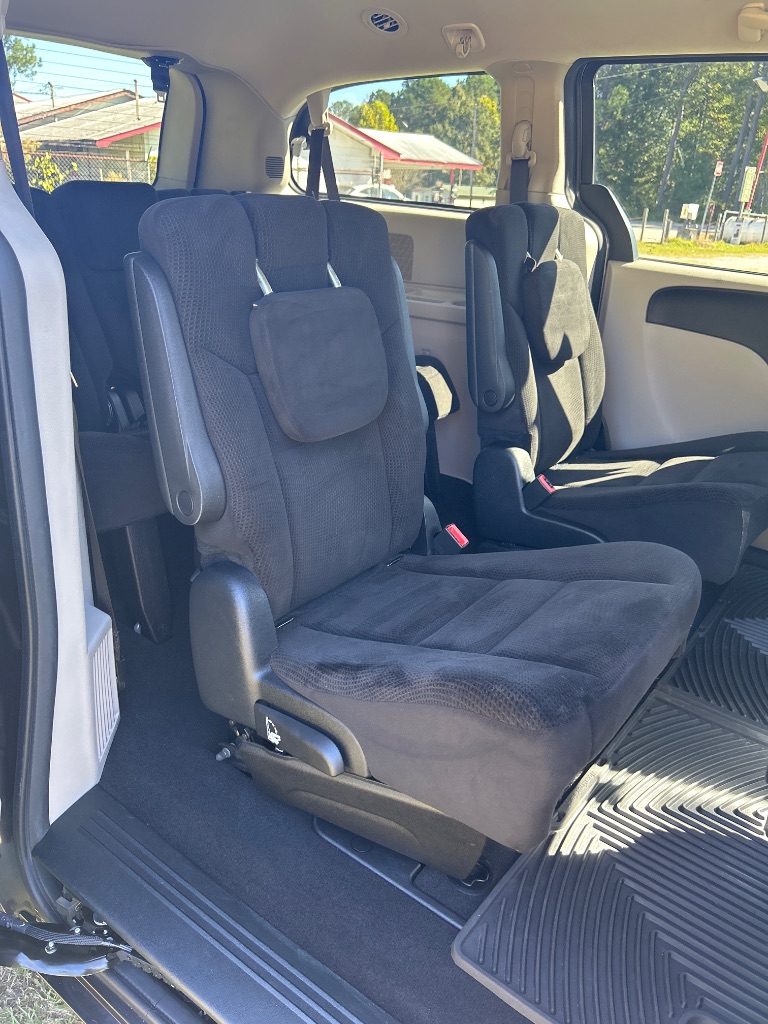 2016 Dodge Grand Caravan - $10,995
