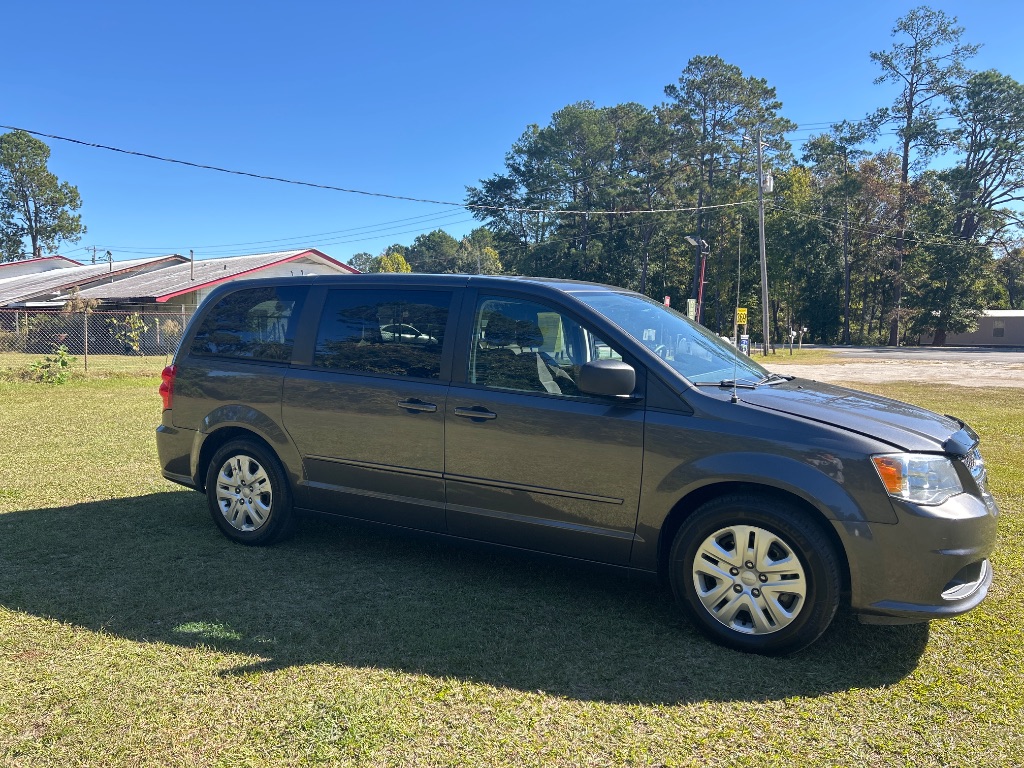 2016 Dodge Grand Caravan - $10,995