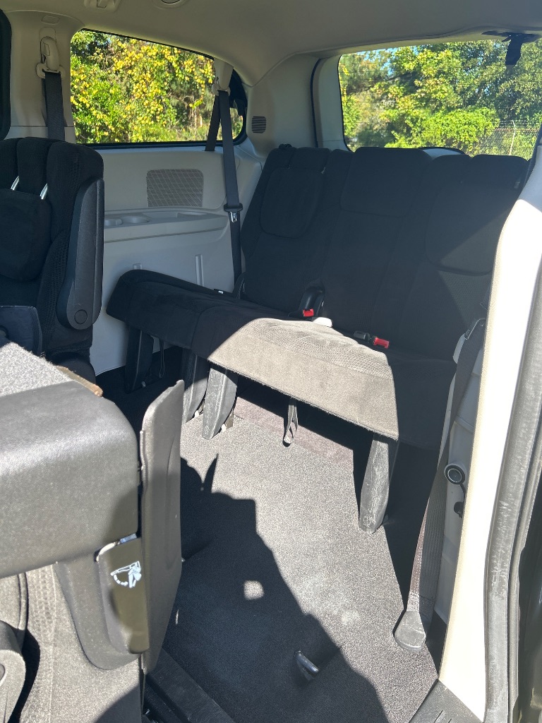 2016 Dodge Grand Caravan - $10,995