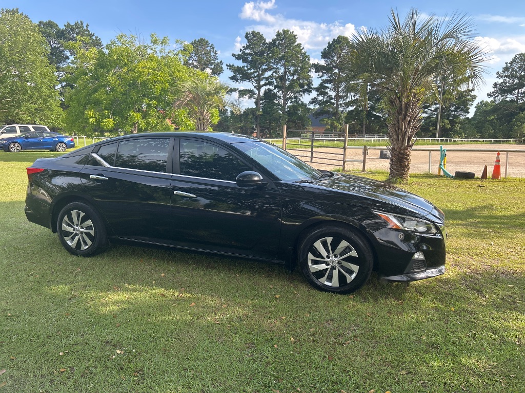 2020 Nissan Altima - $10,995