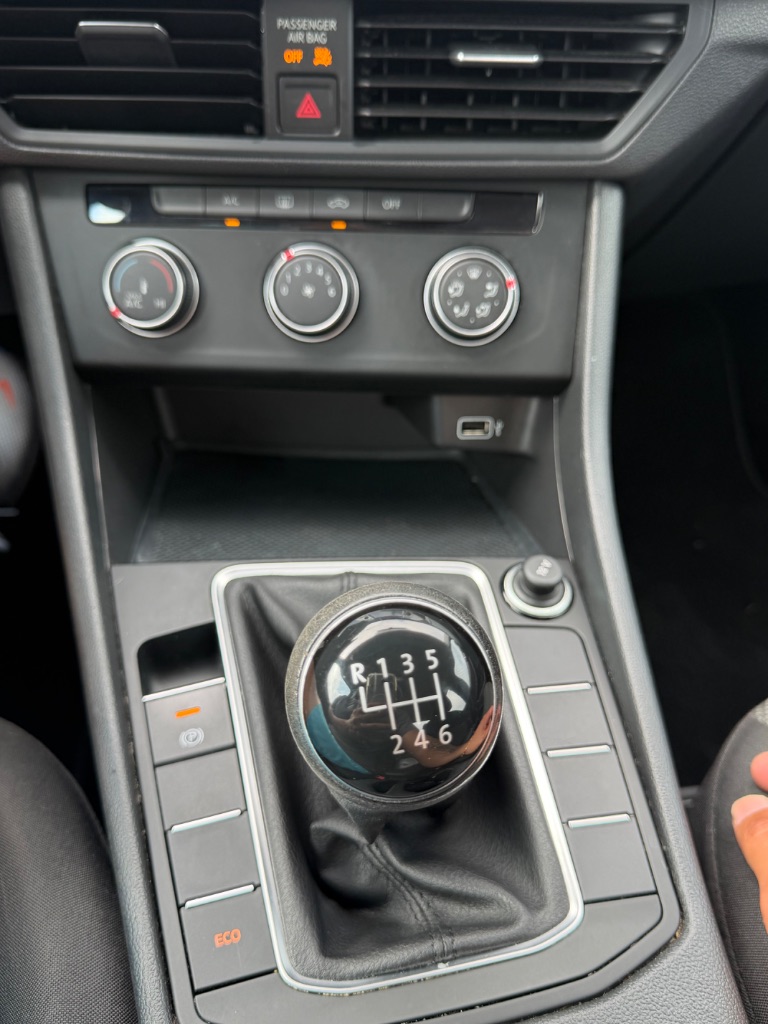 2019 Volkswagen Jetta - $9,000