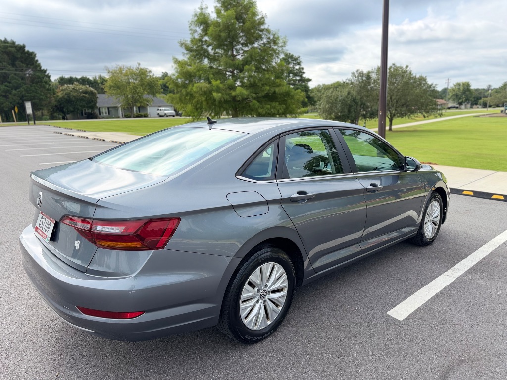 2019 Volkswagen Jetta - $9,000