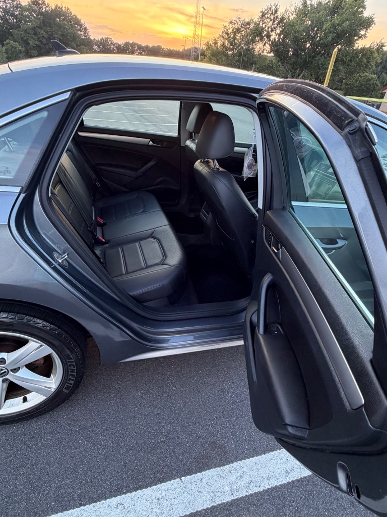 2015 Volkswagen Passat - $9,400