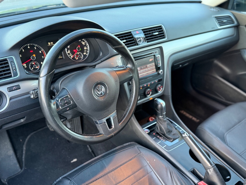 2015 Volkswagen Passat - $9,400
