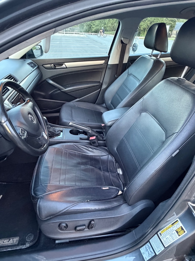 2015 Volkswagen Passat - $9,400
