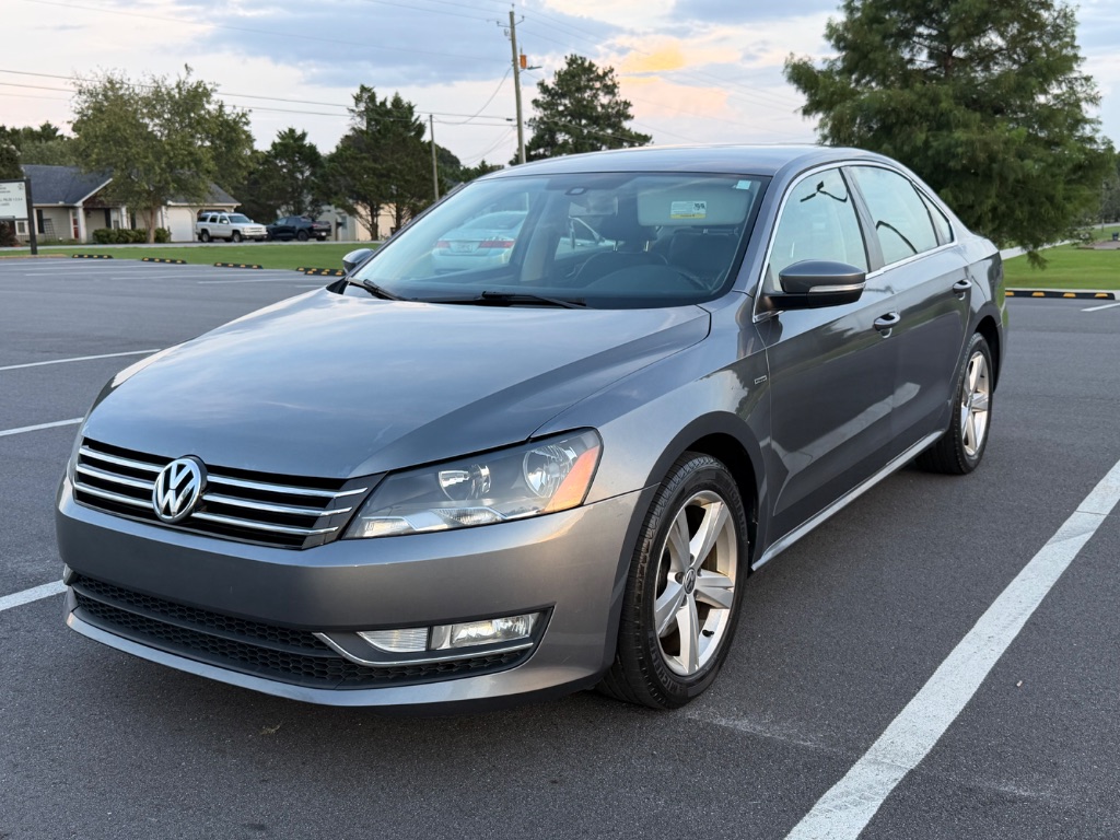 2015 Volkswagen Passat - $9,400