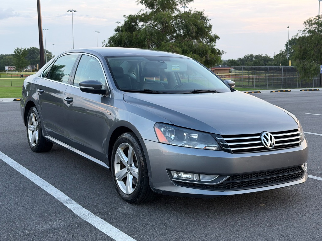 2015 Volkswagen Passat - $9,400