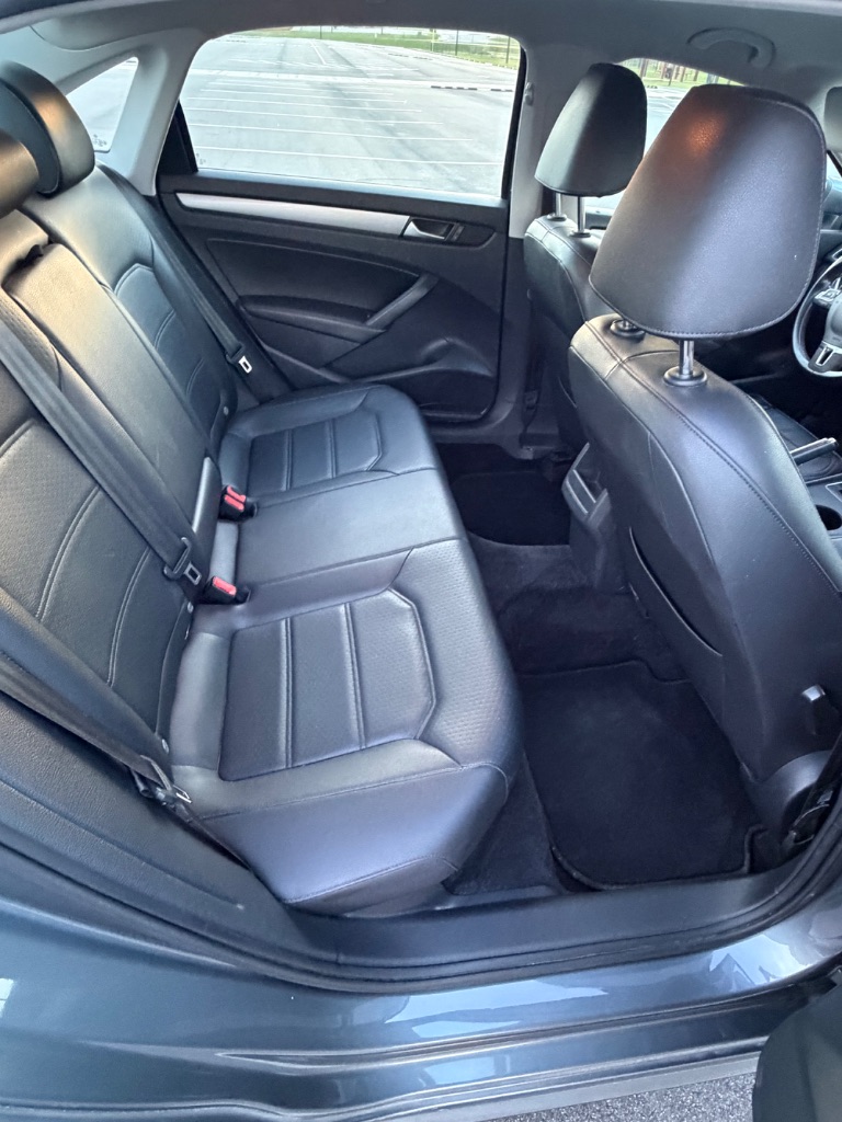 2015 Volkswagen Passat - $9,400