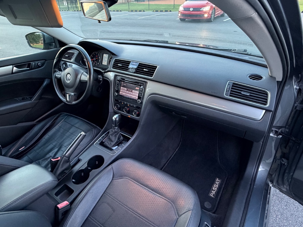 2015 Volkswagen Passat - $9,400