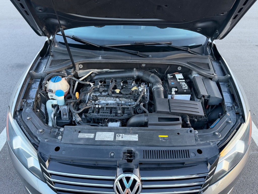 2015 Volkswagen Passat - $9,400