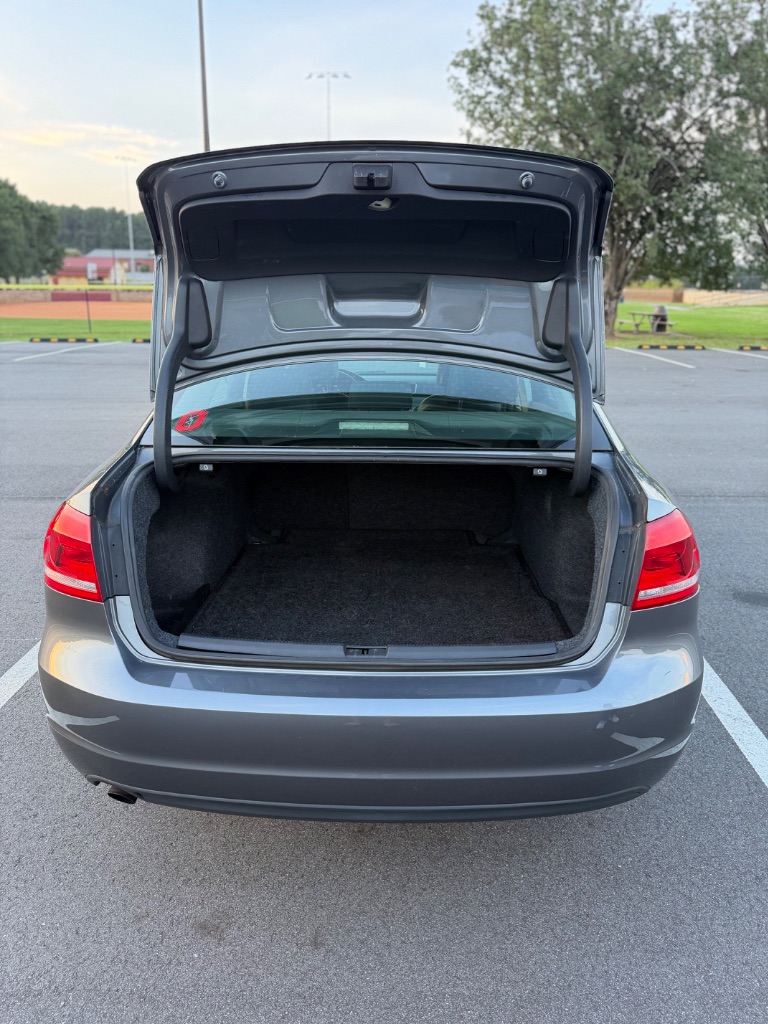 2015 Volkswagen Passat - $9,400