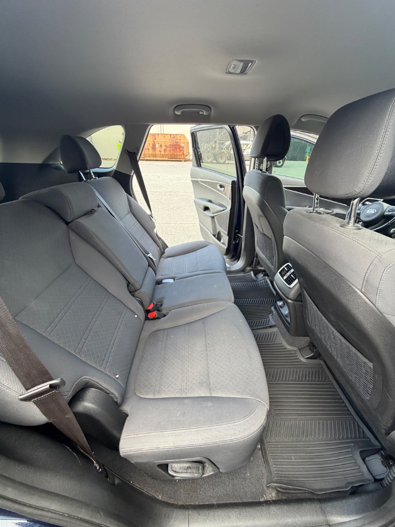 2016 Kia Sorento - $8,500