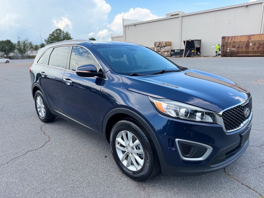 2016 Kia Sorento - $8,500