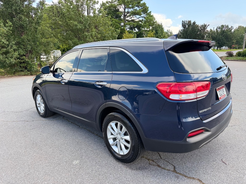 2016 Kia Sorento - $8,500