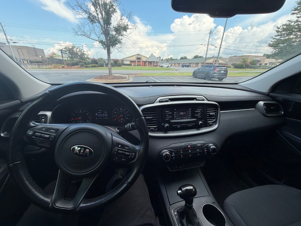 2016 Kia Sorento - $8,500