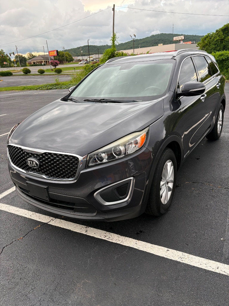 2017 Kia Sorento - $10,000