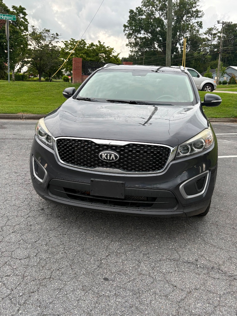 2017 Kia Sorento - $10,000
