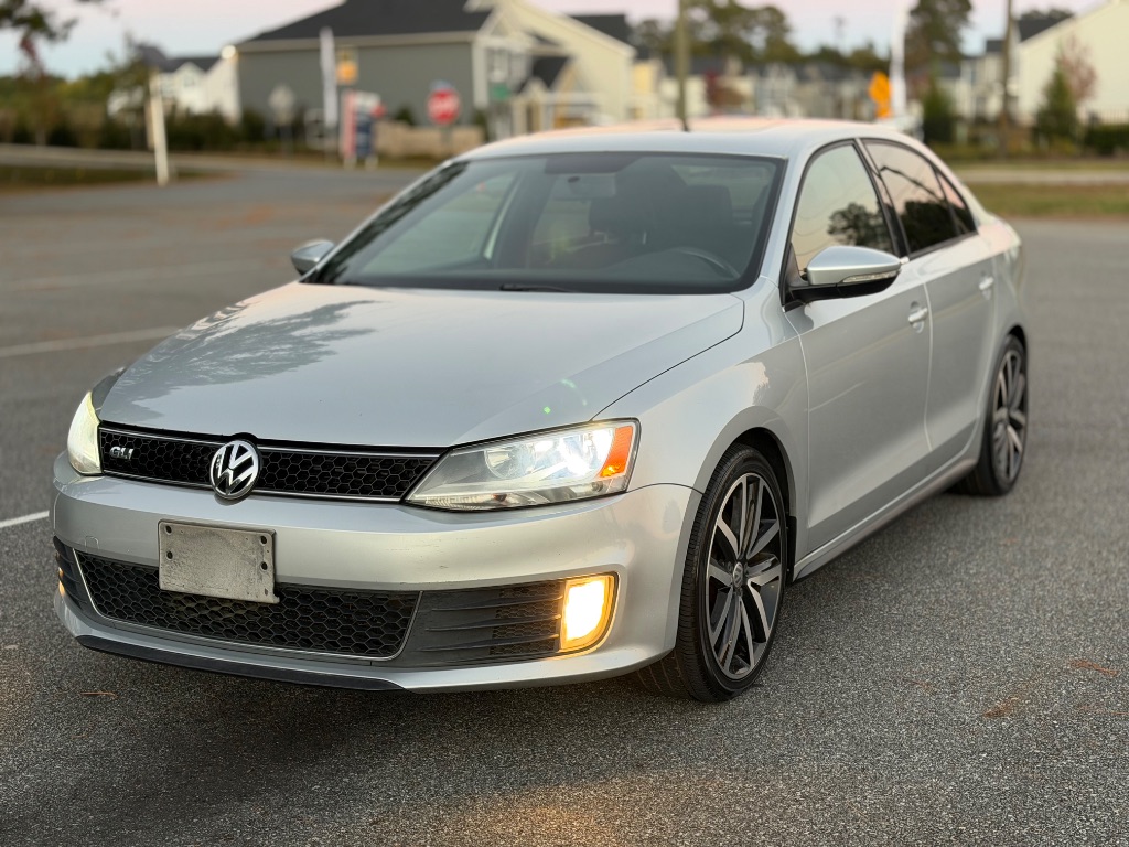 2014 Volkswagen Jetta - $9,000