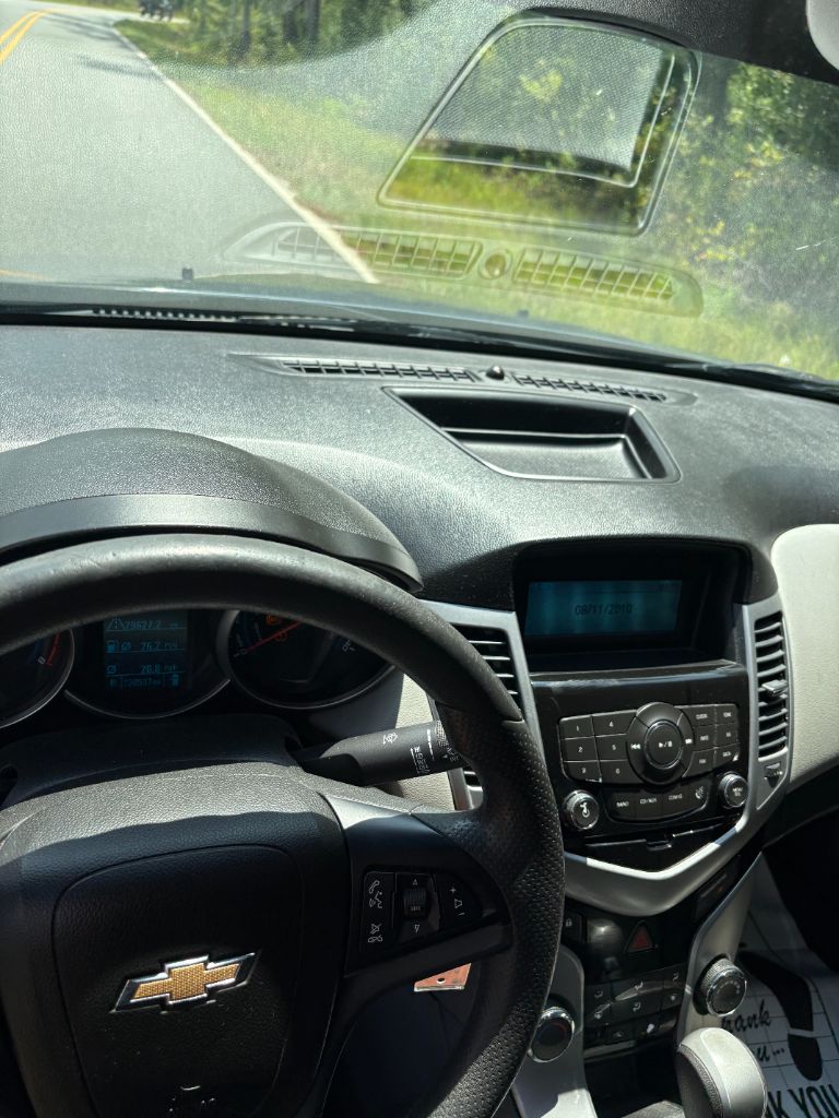 2013 Chevrolet Cruze - $3,200