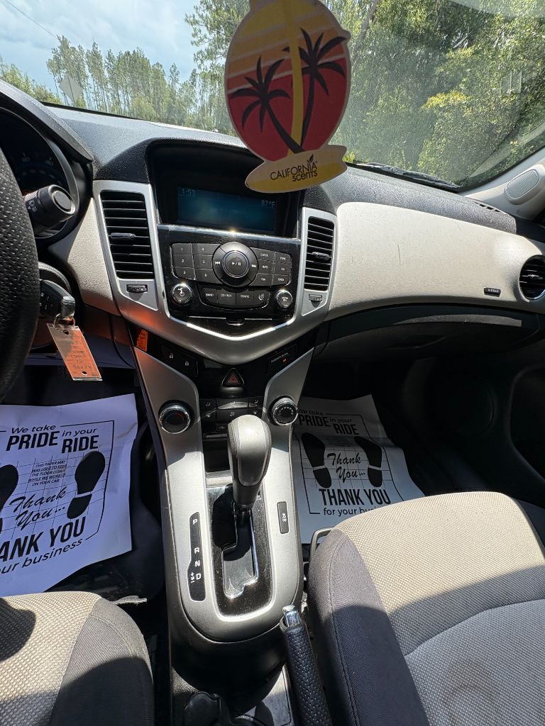 2013 Chevrolet Cruze - $3,200