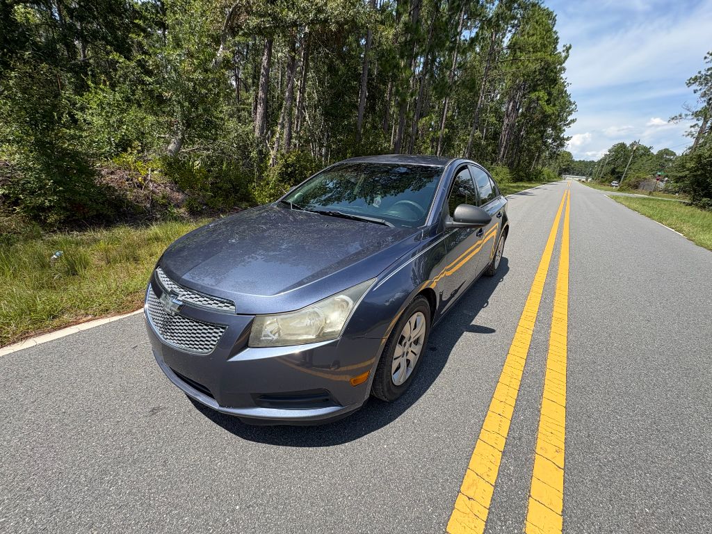 2013 Chevrolet Cruze - $3,200