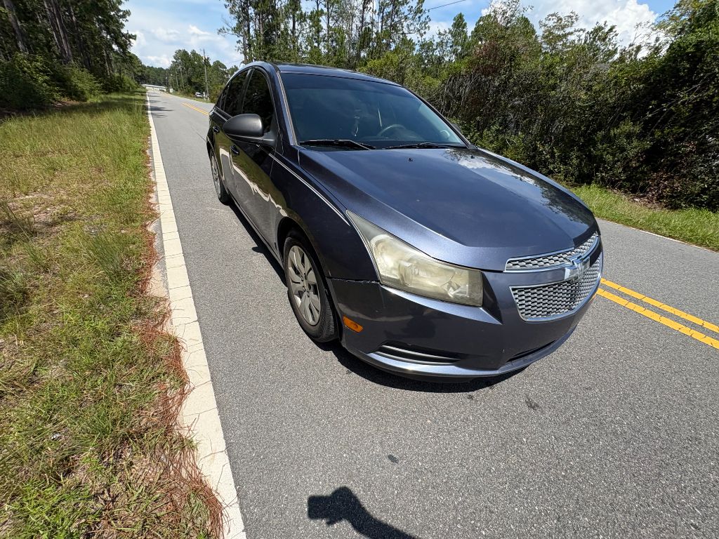 2013 Chevrolet Cruze - $3,200