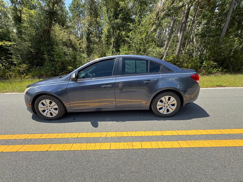 2013 Chevrolet Cruze - $3,200