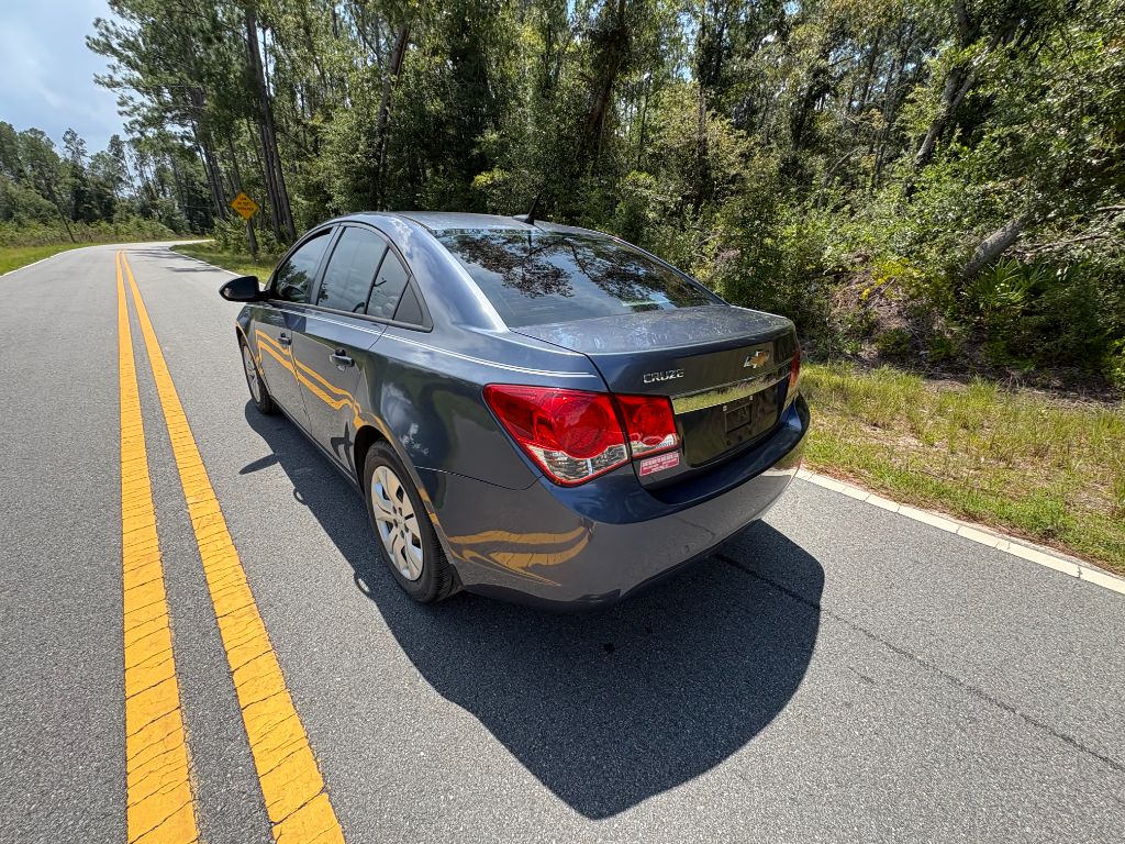 2013 Chevrolet Cruze - $3,200
