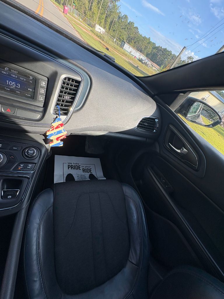 2015 Chrysler 200 - $7,000